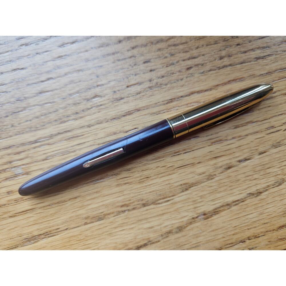 VINTAGE MARLOWE BURGUNDY AND GOLD FOUNTAIN PEN